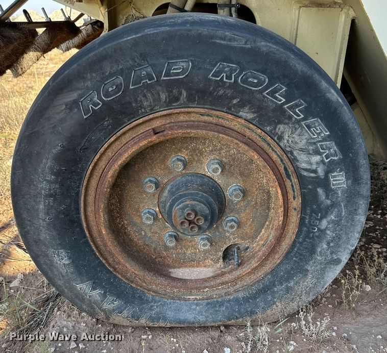 image for item DQ1411 2006 Ingersoll Rand PT125R  pneumatic roller