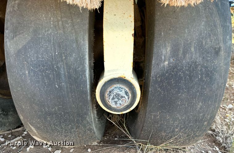 image for item DQ1411 2006 Ingersoll Rand PT125R  pneumatic roller