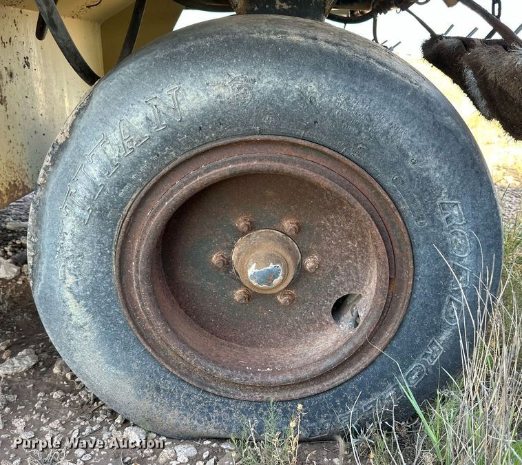 image for item DQ1411 2006 Ingersoll Rand PT125R  pneumatic roller