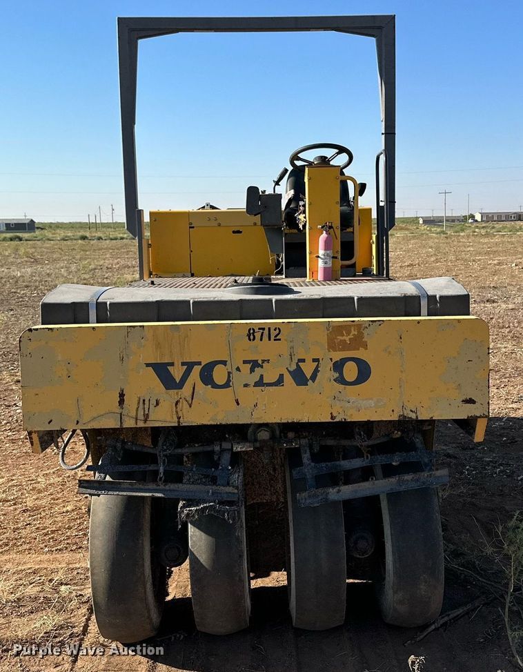 image for item DQ1412 Volvo PT125R  pneumatic roller