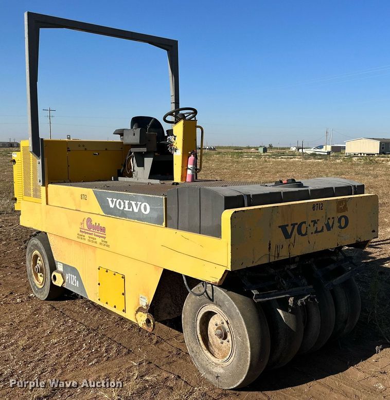 image for item DQ1412 Volvo PT125R  pneumatic roller