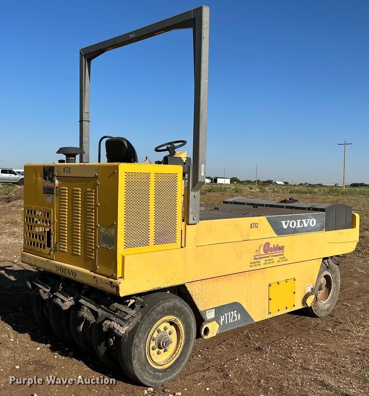 image for item DQ1412 Volvo PT125R  pneumatic roller