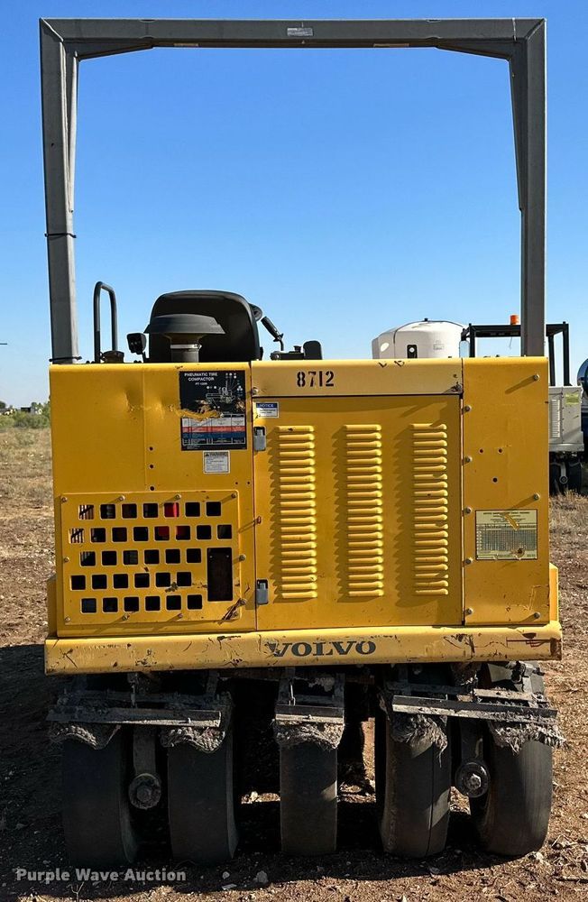 image for item DQ1412 Volvo PT125R  pneumatic roller