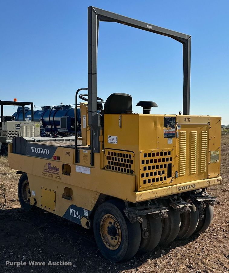 image for item DQ1412 Volvo PT125R  pneumatic roller