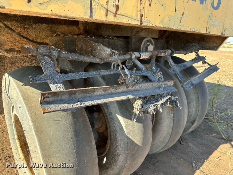 image for item DQ1412 Volvo PT125R  pneumatic roller