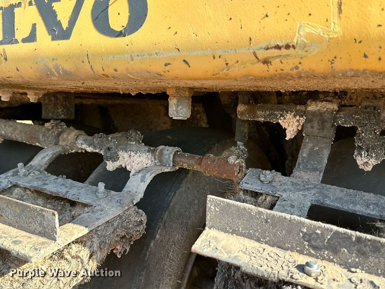 image for item DQ1412 Volvo PT125R  pneumatic roller