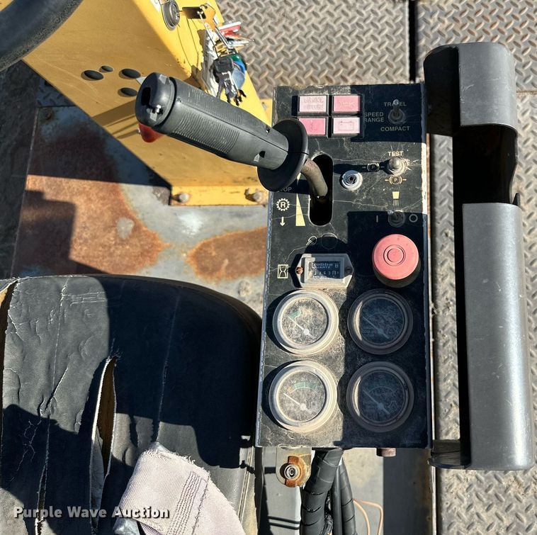 image for item DQ1412 Volvo PT125R  pneumatic roller