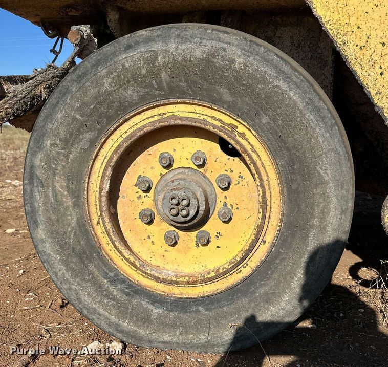 image for item DQ1412 Volvo PT125R  pneumatic roller