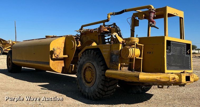 image for item DQ2162 Caterpillar 613C  water wagon
