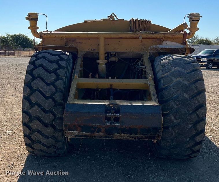 image for item DQ2162 Caterpillar 613C  water wagon