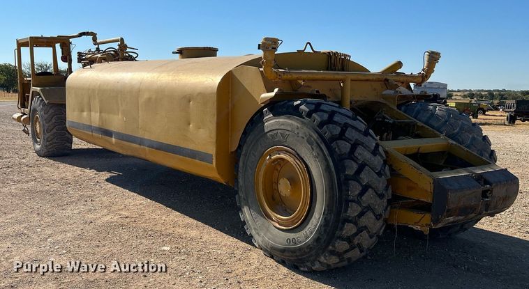 image for item DQ2162 Caterpillar 613C  water wagon