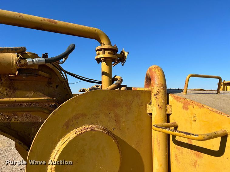 image for item DQ2162 Caterpillar 613C  water wagon