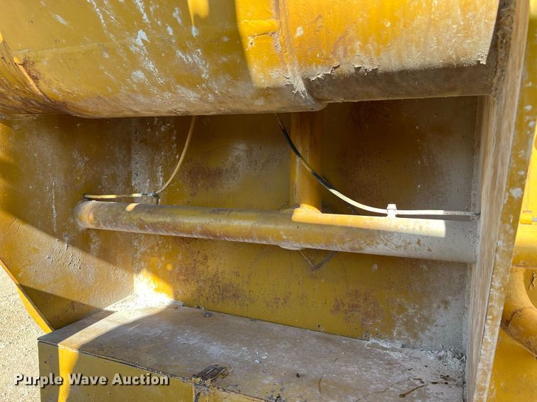 image for item DQ2162 Caterpillar 613C  water wagon