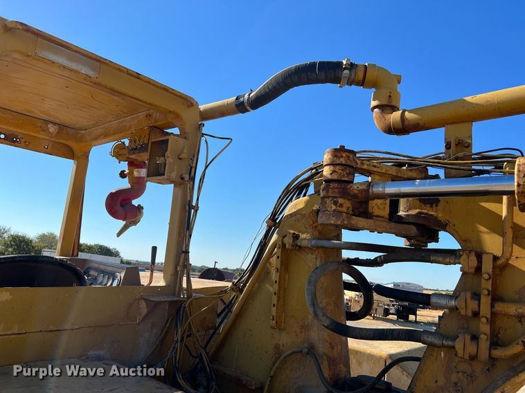 image for item DQ2162 Caterpillar 613C  water wagon