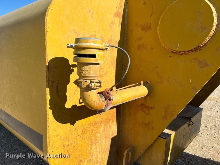 image for item DQ2162 Caterpillar 613C  water wagon