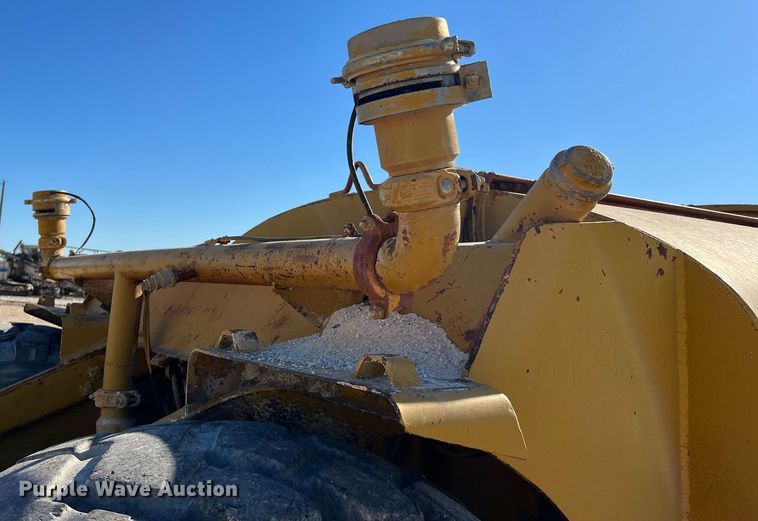 image for item DQ2162 Caterpillar 613C  water wagon