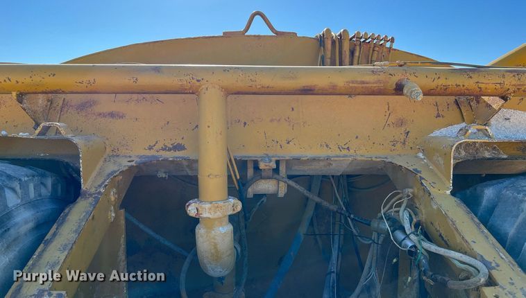 image for item DQ2162 Caterpillar 613C  water wagon