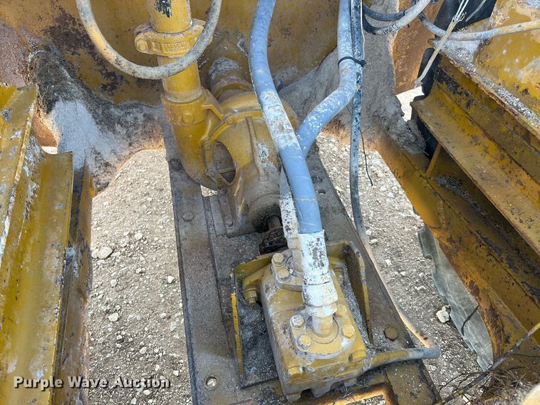 image for item DQ2162 Caterpillar 613C  water wagon