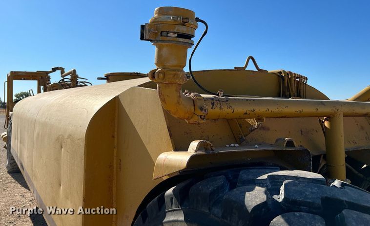 image for item DQ2162 Caterpillar 613C  water wagon