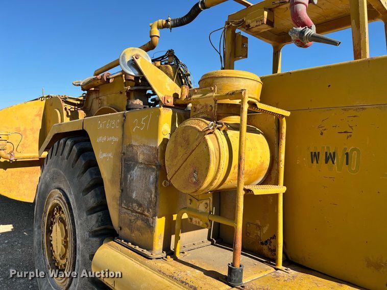 image for item DQ2162 Caterpillar 613C  water wagon