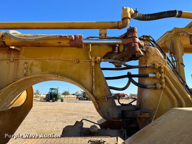 image for item DQ2162 Caterpillar 613C  water wagon