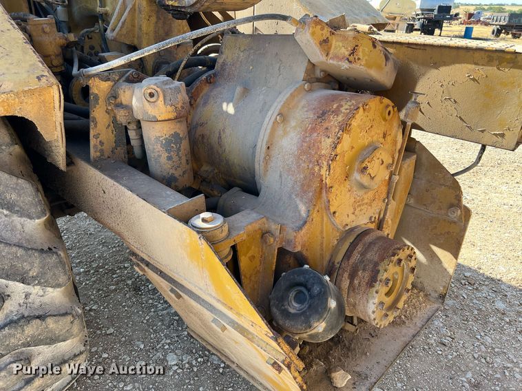 image for item DQ2162 Caterpillar 613C  water wagon