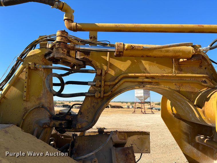 image for item DQ2162 Caterpillar 613C  water wagon