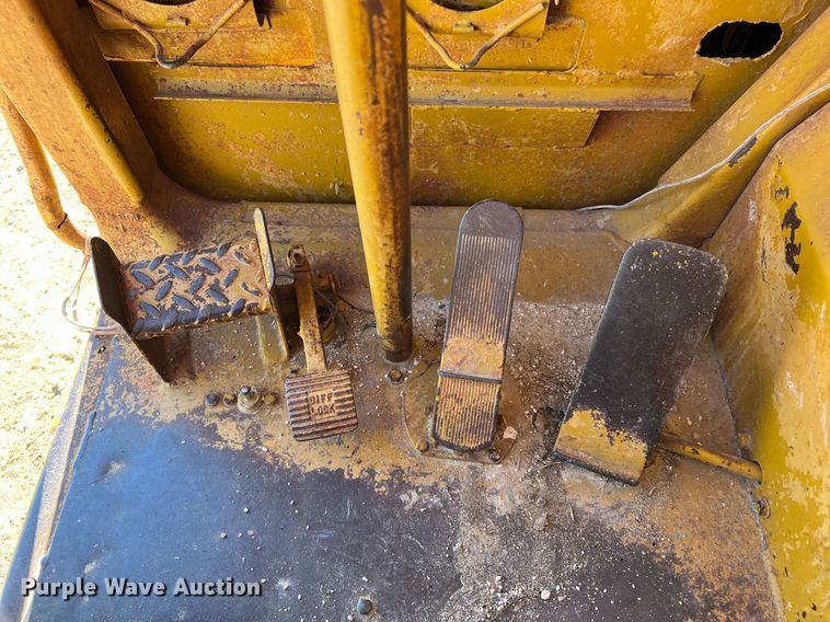 image for item DQ2162 Caterpillar 613C  water wagon