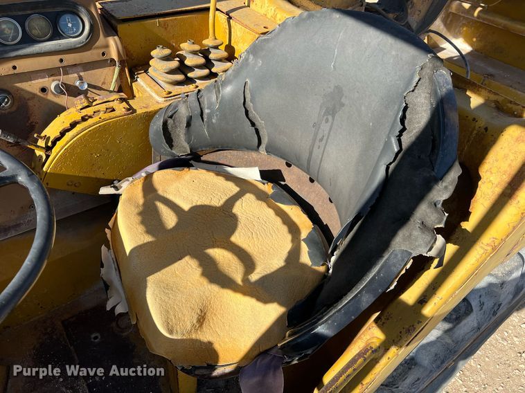 image for item DQ2162 Caterpillar 613C  water wagon