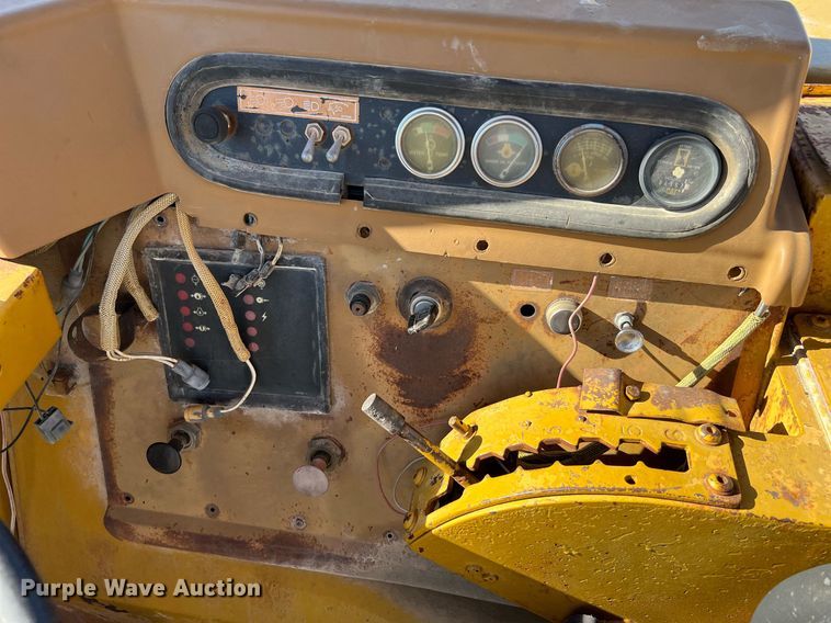 image for item DQ2162 Caterpillar 613C  water wagon