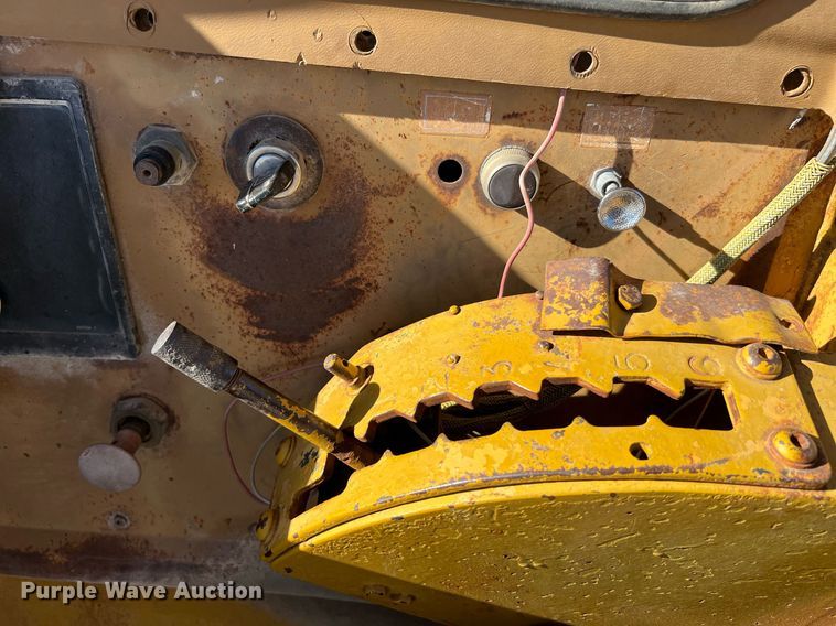 image for item DQ2162 Caterpillar 613C  water wagon