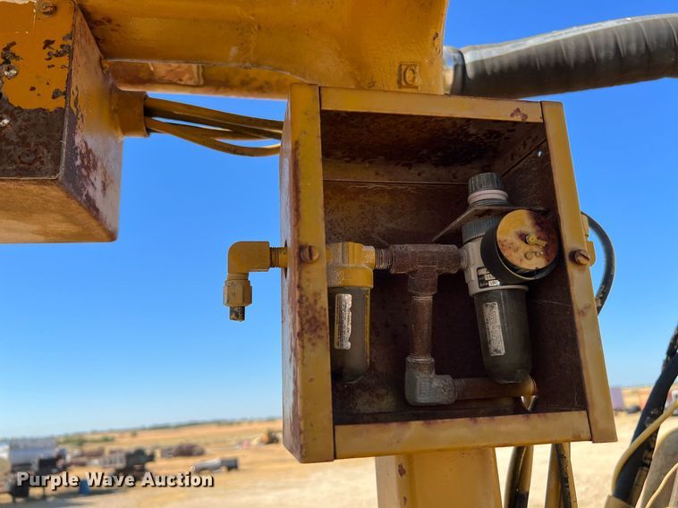 image for item DQ2162 Caterpillar 613C  water wagon