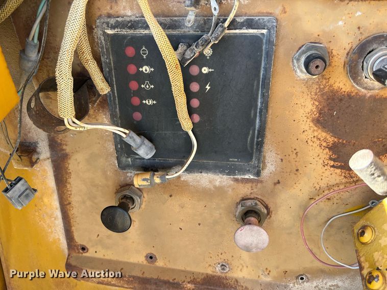 image for item DQ2162 Caterpillar 613C  water wagon