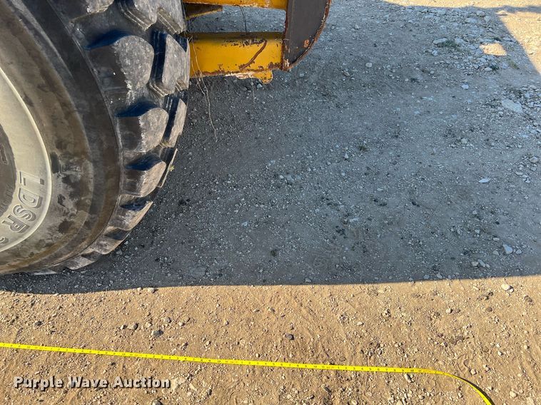 image for item DQ2162 Caterpillar 613C  water wagon