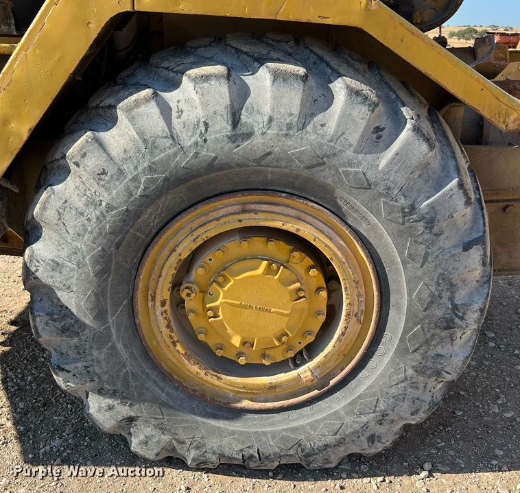 image for item DQ2162 Caterpillar 613C  water wagon