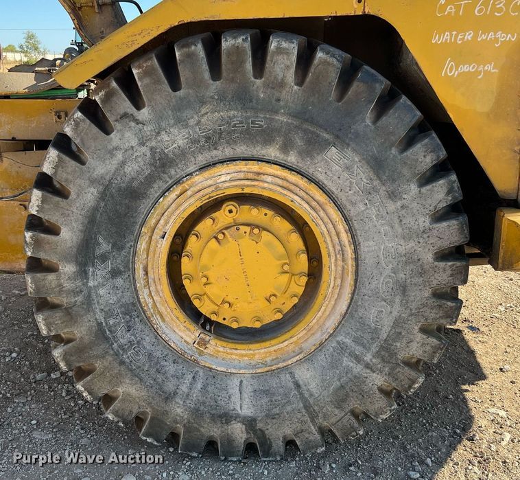 image for item DQ2162 Caterpillar 613C  water wagon