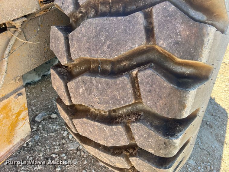 image for item DQ2162 Caterpillar 613C  water wagon