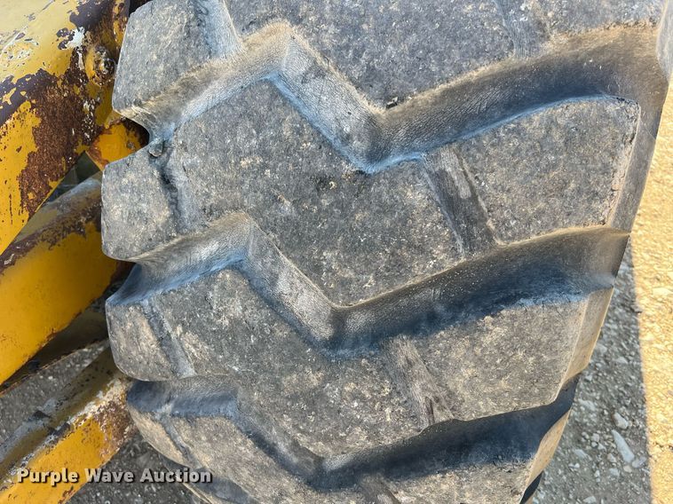 image for item DQ2162 Caterpillar 613C  water wagon