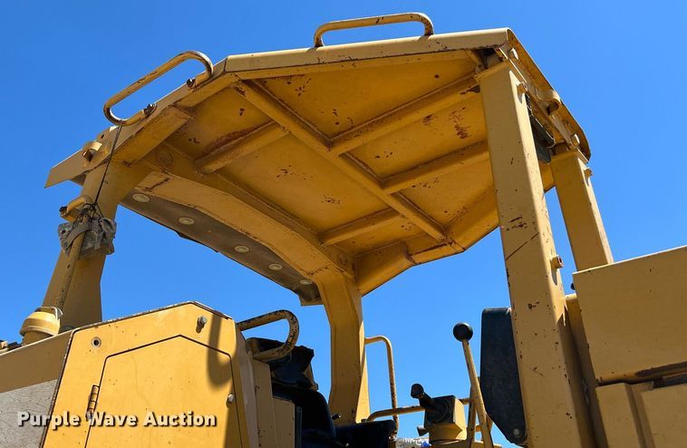 image for item DQ2163 1994 Caterpillar D8N  dozer