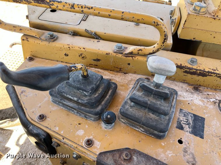 image for item DQ2163 1994 Caterpillar D8N  dozer