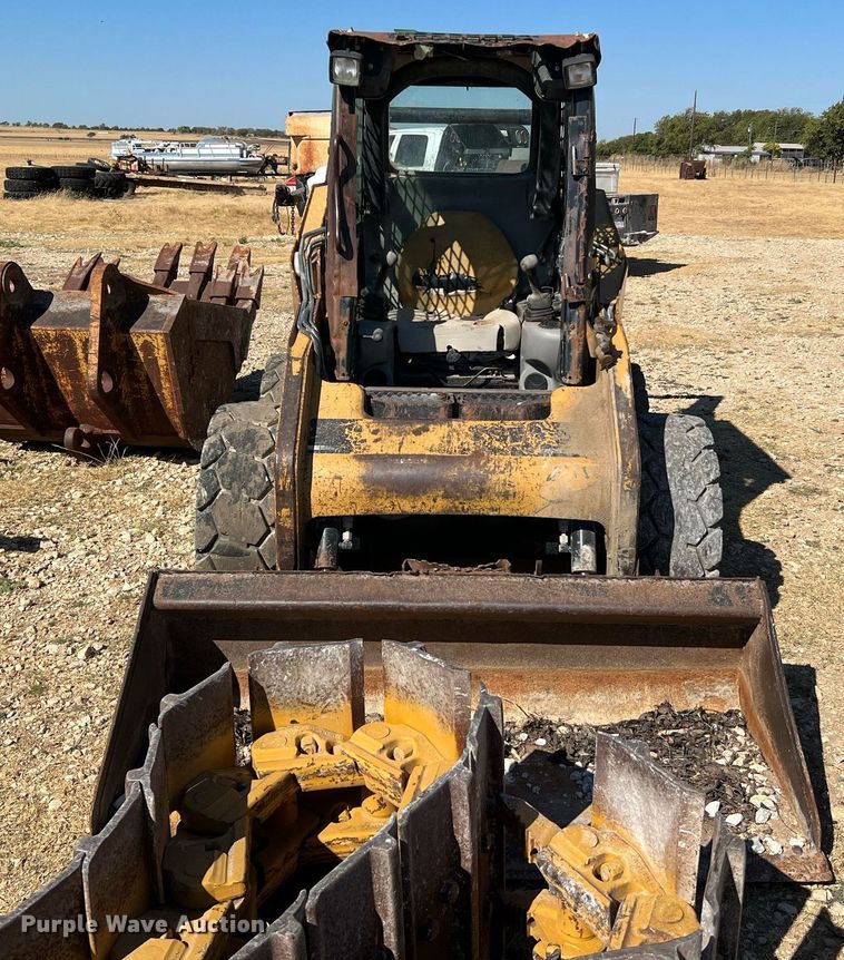 image for item DQ2164 2005 Caterpillar 242B  skid steer loader