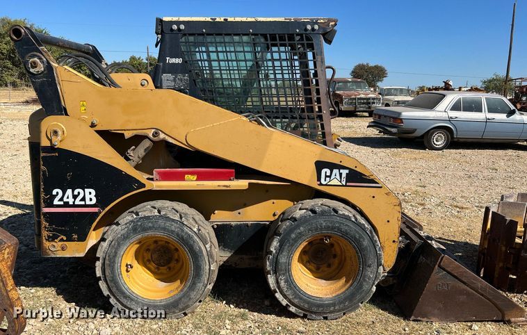 image for item DQ2164 2005 Caterpillar 242B  skid steer loader