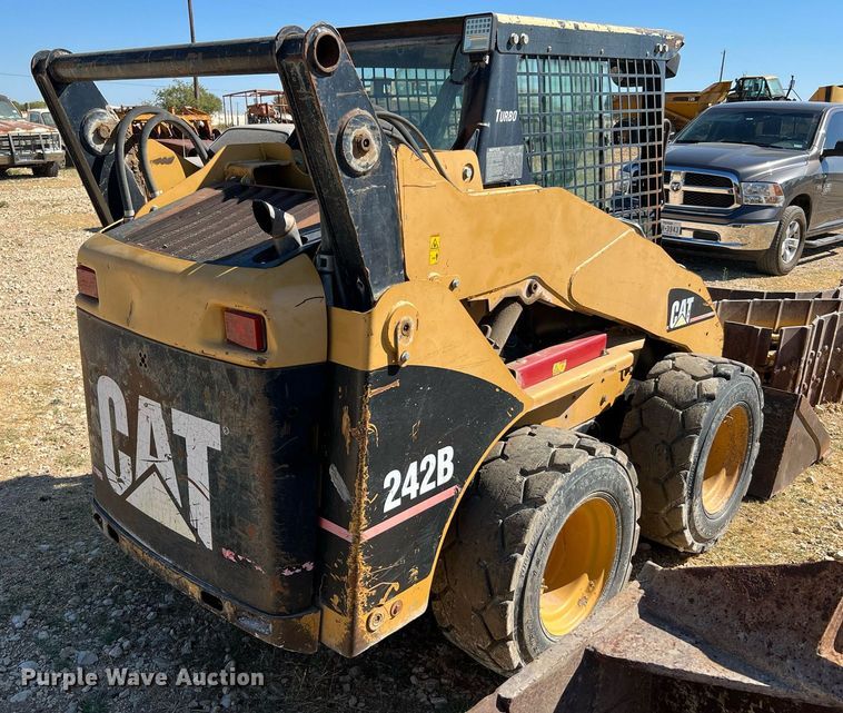 image for item DQ2164 2005 Caterpillar 242B  skid steer loader