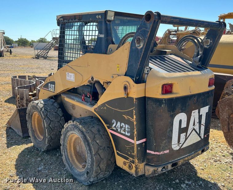 image for item DQ2164 2005 Caterpillar 242B  skid steer loader