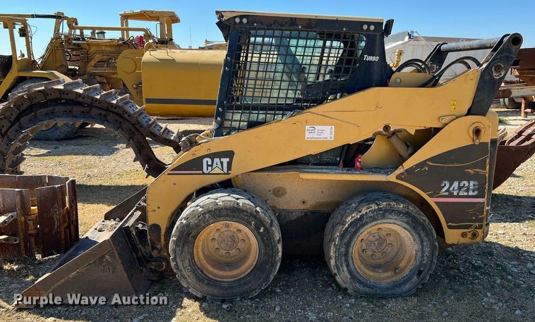 image for item DQ2164 2005 Caterpillar 242B  skid steer loader