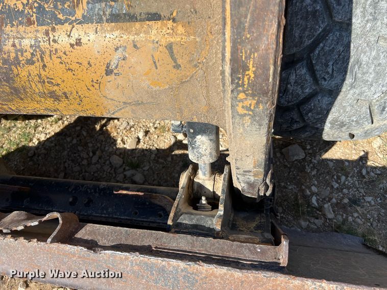 image for item DQ2164 2005 Caterpillar 242B  skid steer loader