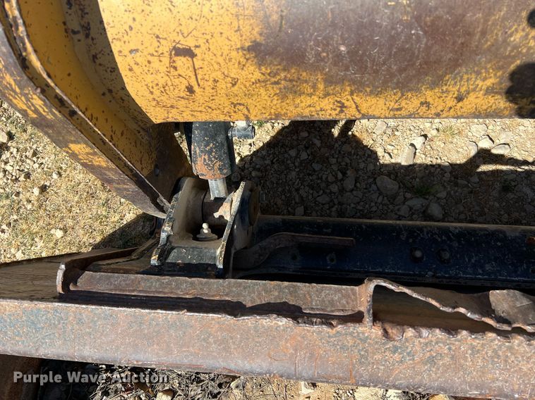 image for item DQ2164 2005 Caterpillar 242B  skid steer loader