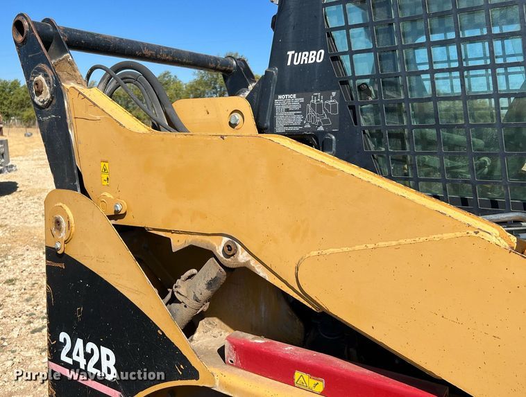 image for item DQ2164 2005 Caterpillar 242B  skid steer loader
