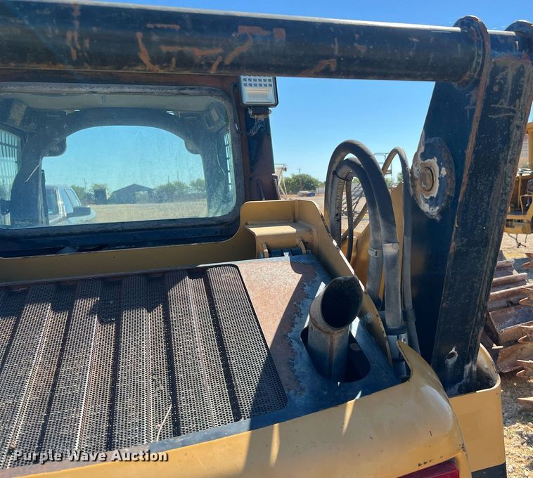 image for item DQ2164 2005 Caterpillar 242B  skid steer loader