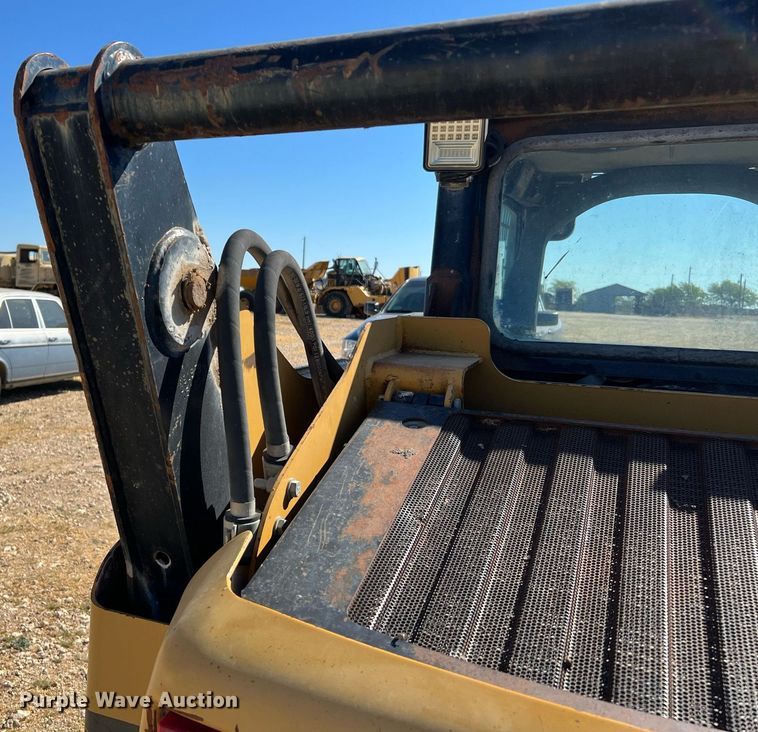 image for item DQ2164 2005 Caterpillar 242B  skid steer loader